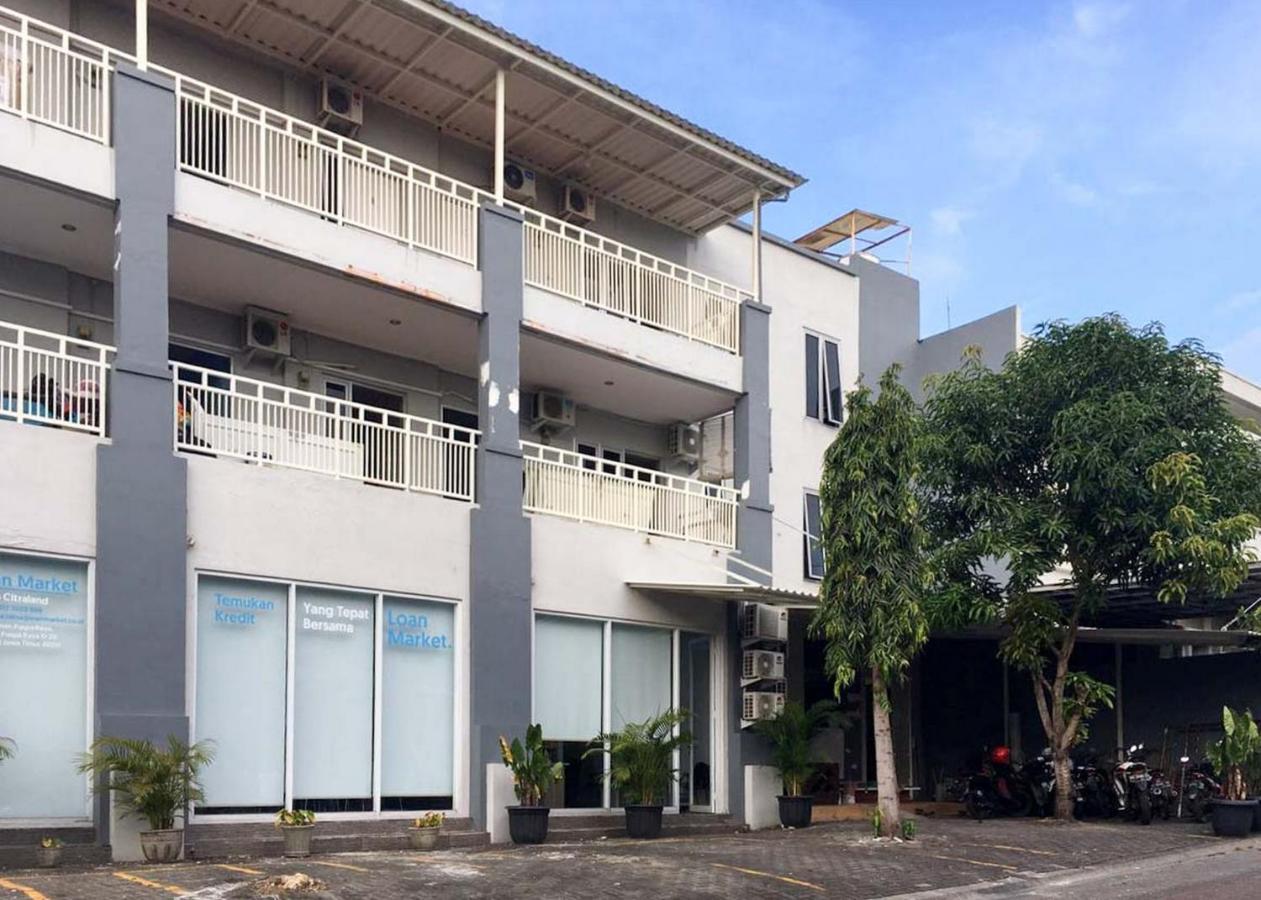 Hotel Reddoorz @ Citraland Surabaya Esterno foto